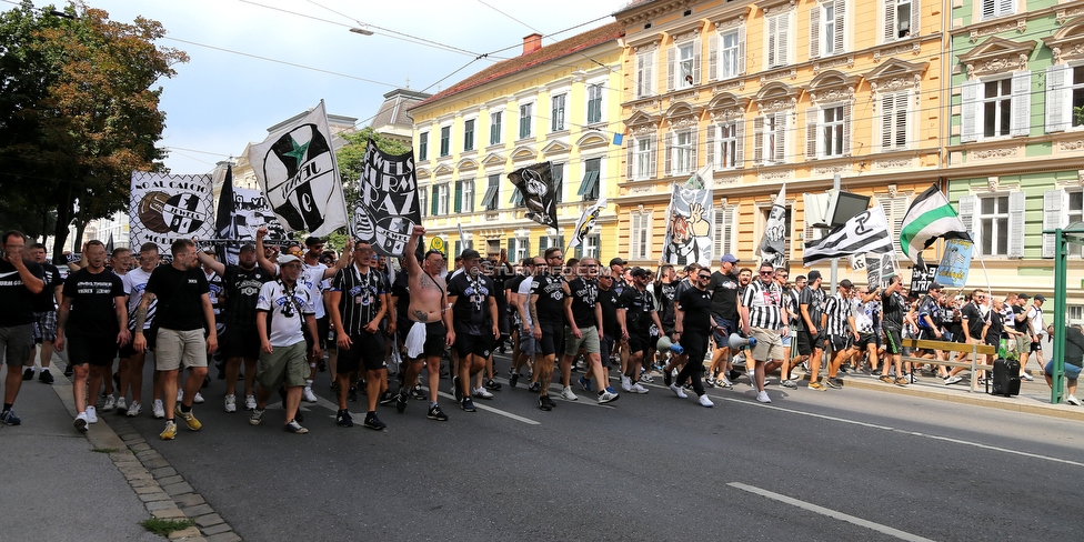 Sturm Graz - Austria Wien
Oesterreichische Fussball Bundesliga, 5. Runde, SK Sturm Graz - FK Austria Wien, Stadion Liebenau Graz, 22.08.2021. 

Foto zeigt Fans von Sturm beim Corteo
Schlüsselwörter: pyrotechnik