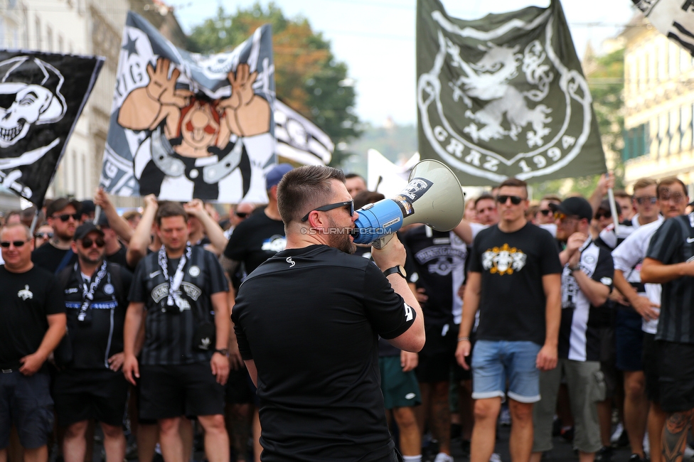 Sturm Graz - Austria Wien
Oesterreichische Fussball Bundesliga, 5. Runde, SK Sturm Graz - FK Austria Wien, Stadion Liebenau Graz, 22.08.2021. 

Foto zeigt Fans von Sturm beim Corteo
Schlüsselwörter: pyrotechnik