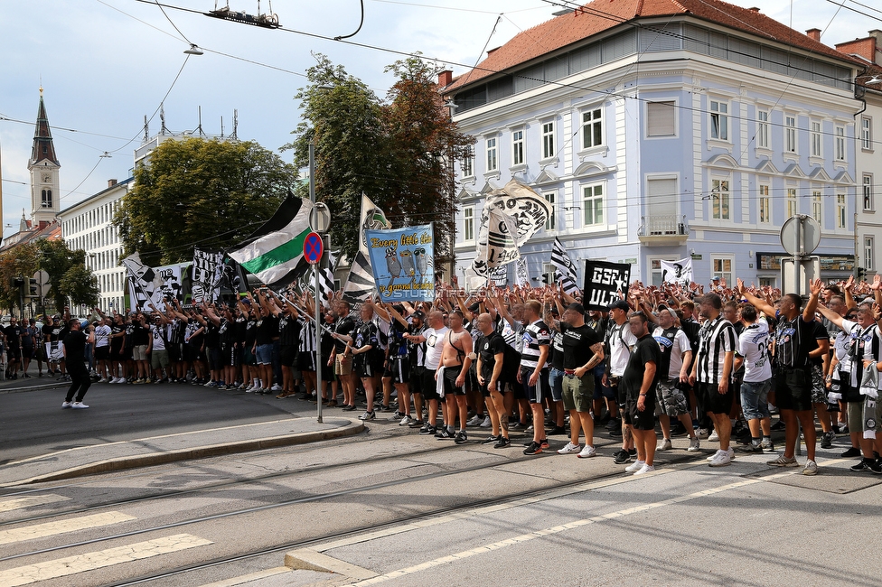 Sturm Graz - Austria Wien
Oesterreichische Fussball Bundesliga, 5. Runde, SK Sturm Graz - FK Austria Wien, Stadion Liebenau Graz, 22.08.2021. 

Foto zeigt Fans von Sturm beim Corteo
Schlüsselwörter: pyrotechnik