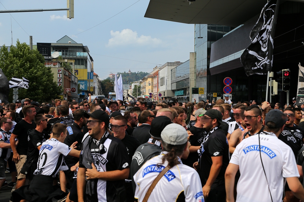 Sturm Graz - Austria Wien
Oesterreichische Fussball Bundesliga, 5. Runde, SK Sturm Graz - FK Austria Wien, Stadion Liebenau Graz, 22.08.2021. 

Foto zeigt Fans von Sturm beim Corteo
Schlüsselwörter: pyrotechnik