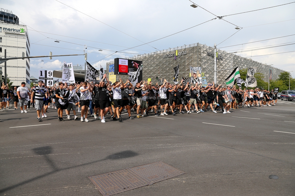 Sturm Graz - Austria Wien
Oesterreichische Fussball Bundesliga, 5. Runde, SK Sturm Graz - FK Austria Wien, Stadion Liebenau Graz, 22.08.2021. 

Foto zeigt Fans von Sturm beim Corteo
Schlüsselwörter: pyrotechnik