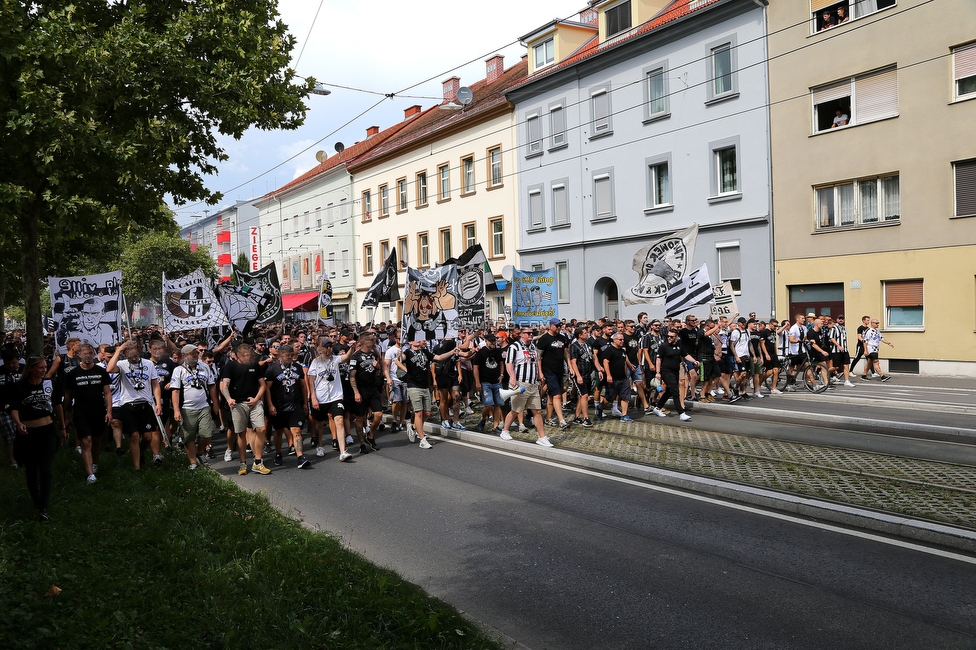 Sturm Graz - Austria Wien
Oesterreichische Fussball Bundesliga, 5. Runde, SK Sturm Graz - FK Austria Wien, Stadion Liebenau Graz, 22.08.2021. 

Foto zeigt Fans von Sturm beim Corteo
Schlüsselwörter: pyrotechnik