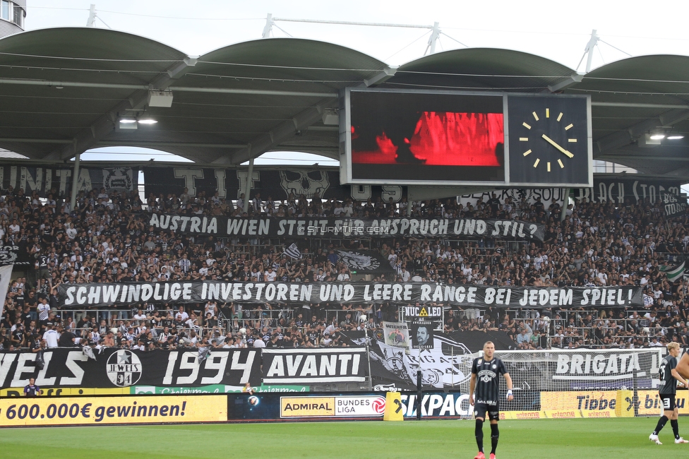 Sturm Graz - Austria Wien
Oesterreichische Fussball Bundesliga, 5. Runde, SK Sturm Graz - FK Austria Wien, Stadion Liebenau Graz, 22.08.2021. 

Foto zeigt Fans von Sturm mit einem Spruchband mit einem Spruchband
