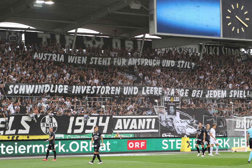 Sturm Graz - Austria Wien
Oesterreichische Fussball Bundesliga, 5. Runde, SK Sturm Graz - FK Austria Wien, Stadion Liebenau Graz, 22.08.2021. 

Foto zeigt Fans von Sturm mit einem Spruchband
