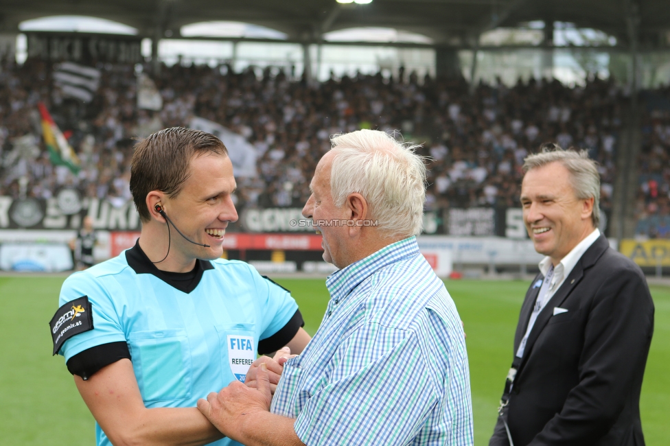 Sturm Graz - Austria Wien
Oesterreichische Fussball Bundesliga, 5. Runde, SK Sturm Graz - FK Austria Wien, Stadion Liebenau Graz, 22.08.2021. 

Foto zeigt Schiedrichter Sebastian Gishamer, Hans Fedl (Ehrenpraesident Sturm) und Christian Jauk (Praesident Sturm)
