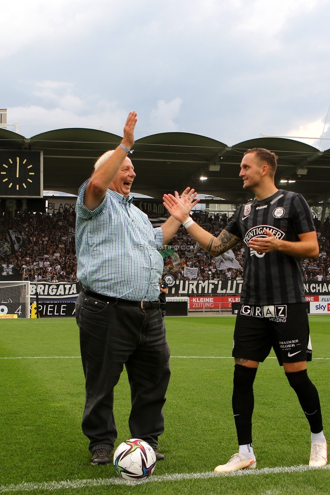 Sturm Graz - Austria Wien
Oesterreichische Fussball Bundesliga, 5. Runde, SK Sturm Graz - FK Austria Wien, Stadion Liebenau Graz, 22.08.2021. 

Foto zeigt Hans Fedl (Ehrenpraesident Sturm) und Jakob Jantscher (Sturm)
