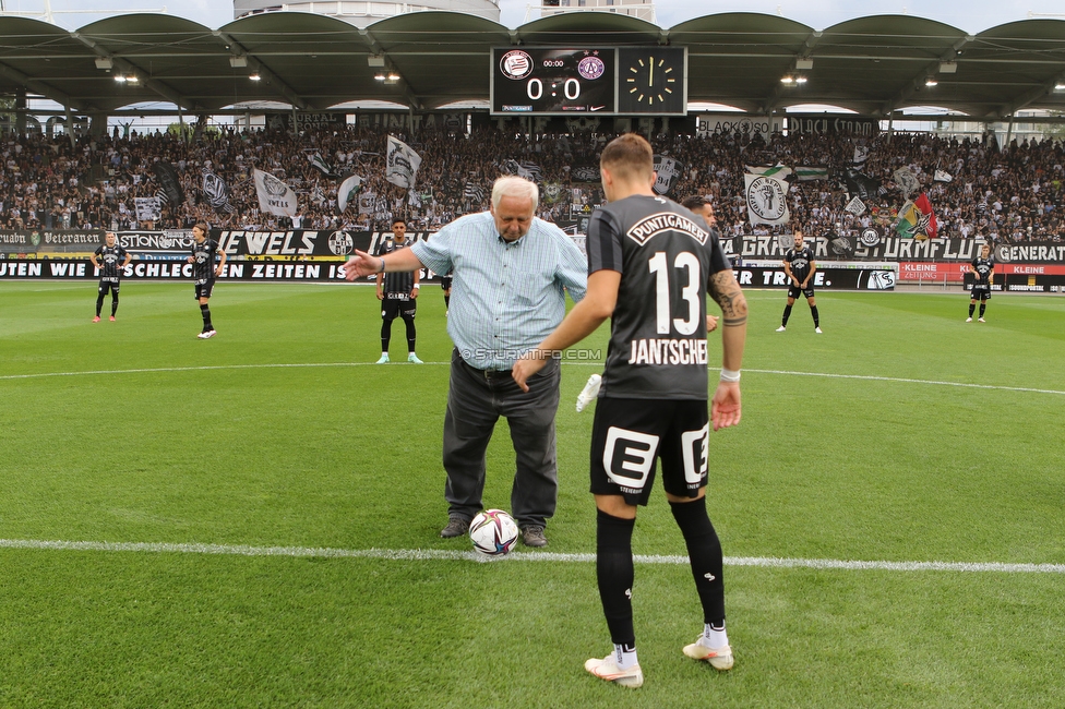 Sturm Graz - Austria Wien
Oesterreichische Fussball Bundesliga, 5. Runde, SK Sturm Graz - FK Austria Wien, Stadion Liebenau Graz, 22.08.2021. 

Foto zeigt Hans Fedl (Ehrenpraesident Sturm) und Jakob Jantscher (Sturm)
