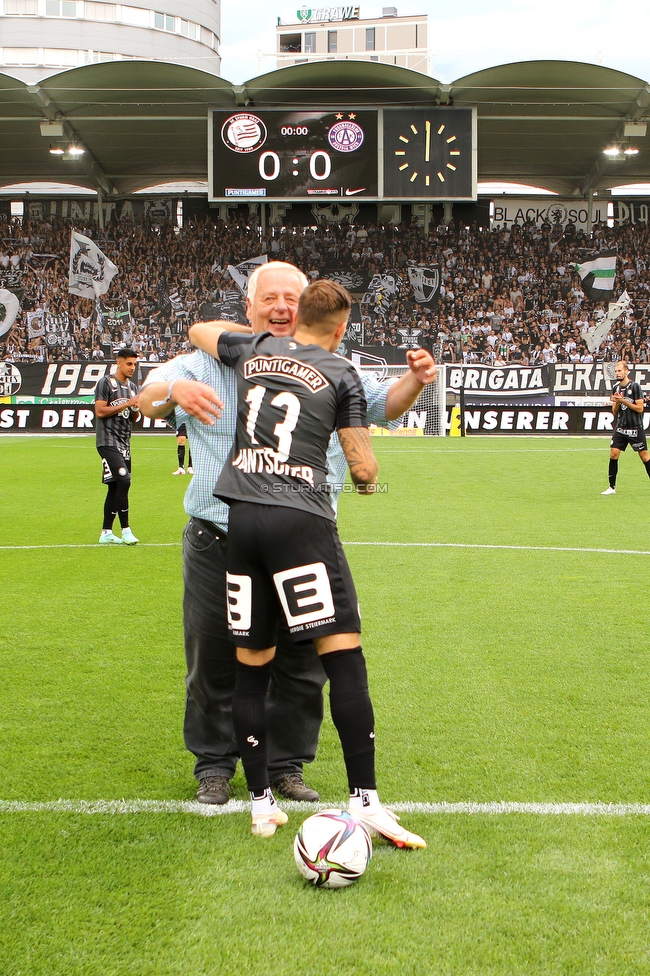 Sturm Graz - Austria Wien
Oesterreichische Fussball Bundesliga, 5. Runde, SK Sturm Graz - FK Austria Wien, Stadion Liebenau Graz, 22.08.2021. 

Foto zeigt Hans Fedl (Ehrenpraesident Sturm) und Jakob Jantscher (Sturm)
