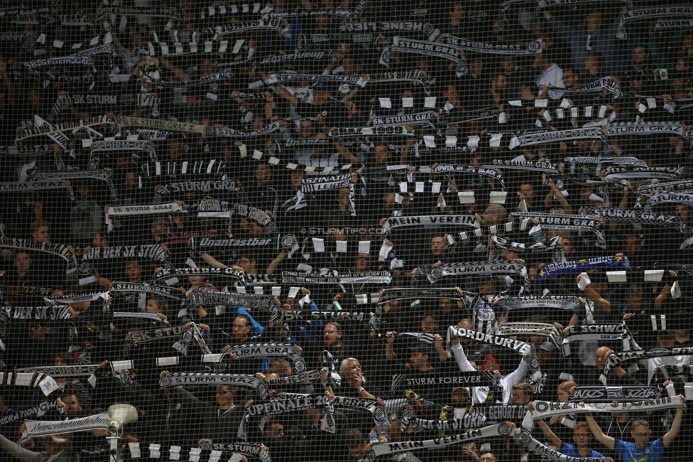 Sturm Graz - Mura
UEFA Europa League Playoff, SK Sturm Graz - NS Mura, Stadion Liebenau Graz, 26.08.2021. 

Foto zeigt Fans von Sturm
Schlüsselwörter: schals