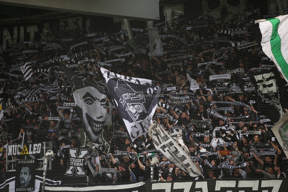 Sturm Graz - Mura
UEFA Europa League Playoff, SK Sturm Graz - NS Mura, Stadion Liebenau Graz, 26.08.2021. 

Foto zeigt Fans von Sturm
Schlüsselwörter: schals