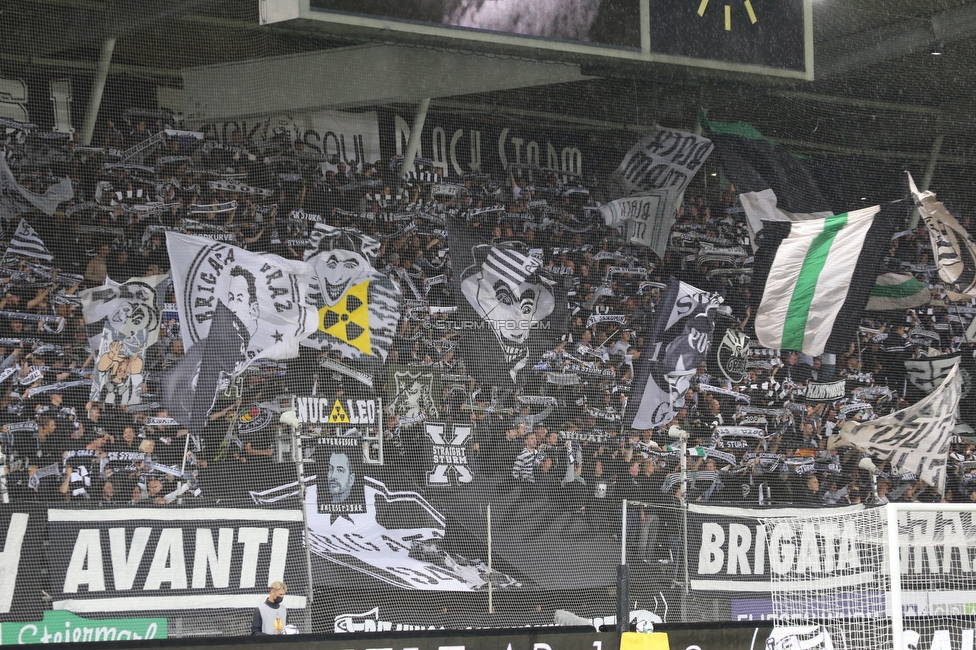 Sturm Graz - Mura
UEFA Europa League Playoff, SK Sturm Graz - NS Mura, Stadion Liebenau Graz, 26.08.2021. 

Foto zeigt Fans von Sturm
Schlüsselwörter: schals brigata