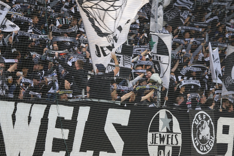 Sturm Graz - Mura
UEFA Europa League Playoff, SK Sturm Graz - NS Mura, Stadion Liebenau Graz, 26.08.2021. 

Foto zeigt Fans von Sturm
Schlüsselwörter: schals jewels vorsaenger