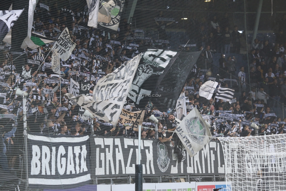 Sturm Graz - Mura
UEFA Europa League Playoff, SK Sturm Graz - NS Mura, Stadion Liebenau Graz, 26.08.2021. 

Foto zeigt Fans von Sturm
Schlüsselwörter: schals sturmflut