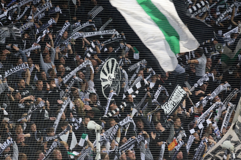 Sturm Graz - Mura
UEFA Europa League Playoff, SK Sturm Graz - NS Mura, Stadion Liebenau Graz, 26.08.2021. 

Foto zeigt Fans von Sturm
Schlüsselwörter: schals