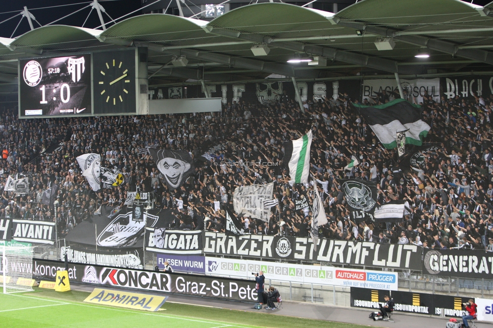 Sturm Graz - Mura
UEFA Europa League Playoff, SK Sturm Graz - NS Mura, Stadion Liebenau Graz, 26.08.2021. 

Foto zeigt Fans von Sturm
