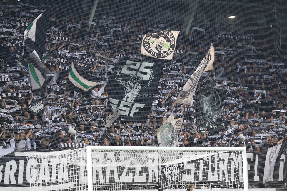 Sturm Graz - Mura
UEFA Europa League Playoff, SK Sturm Graz - NS Mura, Stadion Liebenau Graz, 26.08.2021. 

Foto zeigt Fans von Sturm
Schlüsselwörter: sturmflut schals