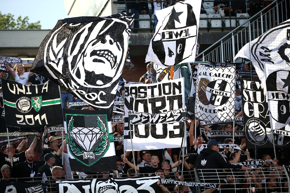 Admira Wacker - Sturm Graz
Oesterreichische Fussball Bundesliga, 6. Runde, FC Admira Wacker - SK Sturm Graz, Stadion Suedstadt Maria Enzersdorf, 29.08.2021. 

Foto zeigt Fans von Sturm
Schlüsselwörter: bastion