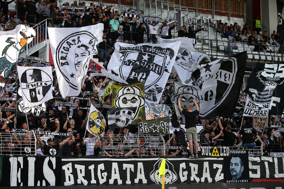 Admira Wacker - Sturm Graz
Oesterreichische Fussball Bundesliga, 6. Runde, FC Admira Wacker - SK Sturm Graz, Stadion Suedstadt Maria Enzersdorf, 29.08.2021. 

Foto zeigt Fans von Sturm
Schlüsselwörter: brigata