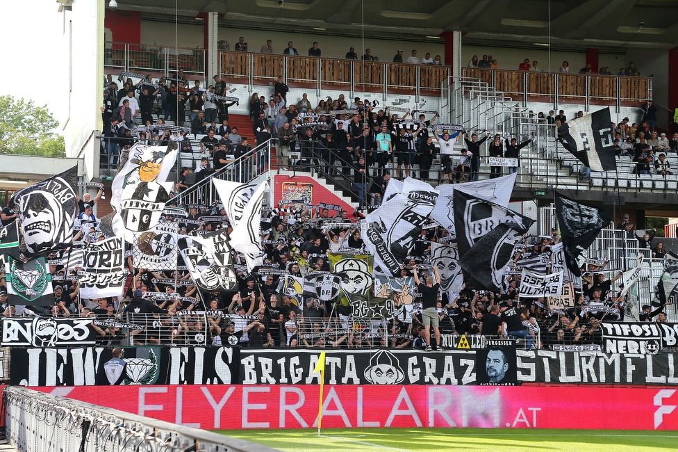 Admira Wacker - Sturm Graz
Oesterreichische Fussball Bundesliga, 6. Runde, FC Admira Wacker - SK Sturm Graz, Stadion Suedstadt Maria Enzersdorf, 29.08.2021. 

Foto zeigt Fans von Sturm
Schlüsselwörter: schals