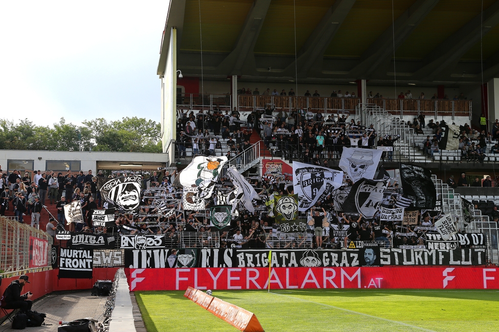 Admira Wacker - Sturm Graz
Oesterreichische Fussball Bundesliga, 6. Runde, FC Admira Wacker - SK Sturm Graz, Stadion Suedstadt Maria Enzersdorf, 29.08.2021. 

Foto zeigt Fans von Sturm
Schlüsselwörter: schals