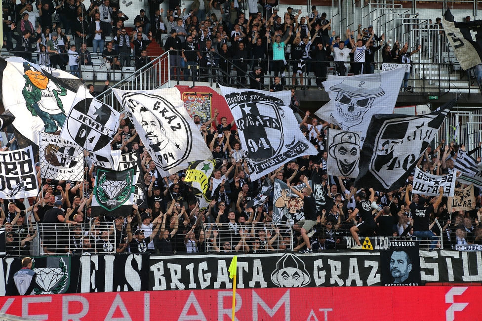 Admira Wacker - Sturm Graz
Oesterreichische Fussball Bundesliga, 6. Runde, FC Admira Wacker - SK Sturm Graz, Stadion Suedstadt Maria Enzersdorf, 29.08.2021. 

Foto zeigt Fans von Sturm
Schlüsselwörter: brigata