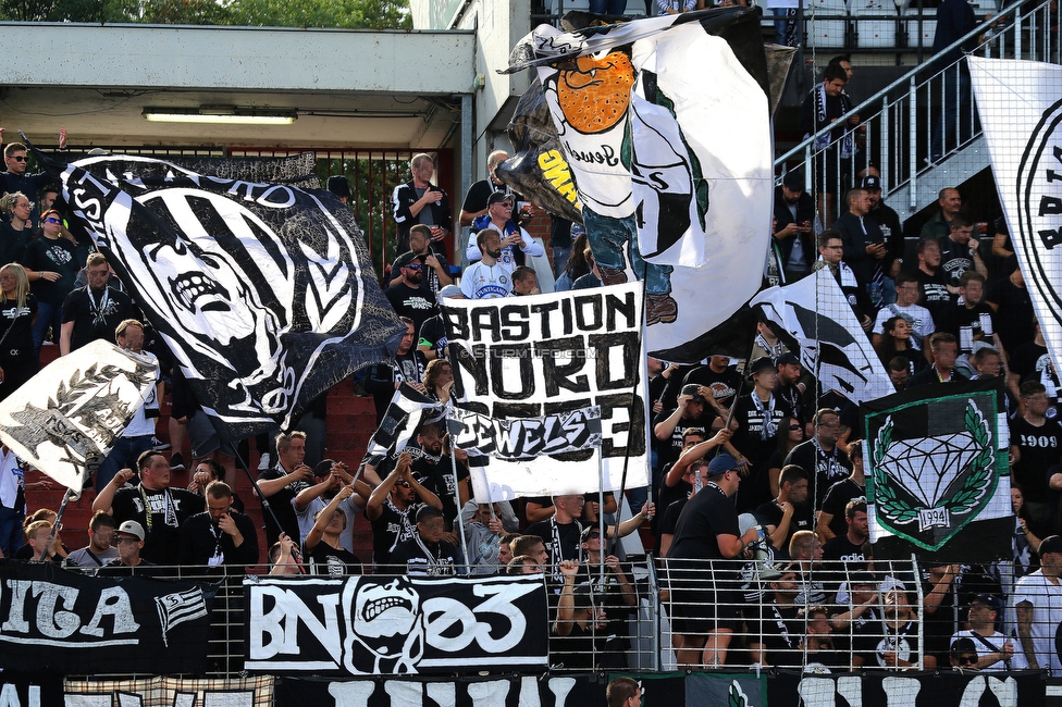 Admira Wacker - Sturm Graz
Oesterreichische Fussball Bundesliga, 6. Runde, FC Admira Wacker - SK Sturm Graz, Stadion Suedstadt Maria Enzersdorf, 29.08.2021. 

Foto zeigt Fans von Sturm
Schlüsselwörter: bastion