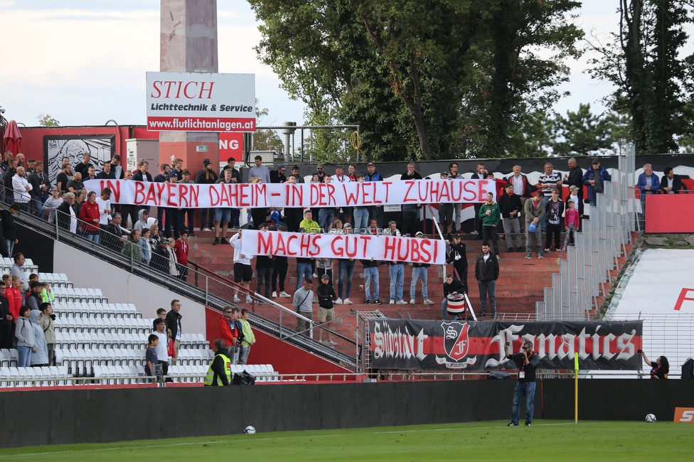 Admira Wacker - Sturm Graz
Oesterreichische Fussball Bundesliga, 6. Runde, FC Admira Wacker - SK Sturm Graz, Stadion Suedstadt Maria Enzersdorf, 29.08.2021. 

Foto zeigt Fans von Admira mit einem Spruchband
