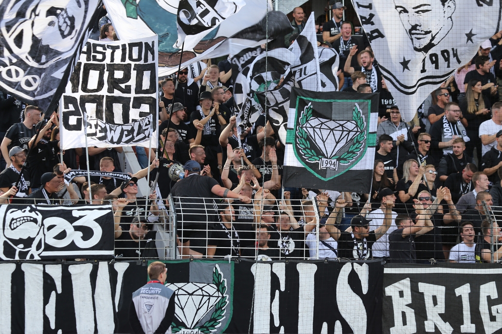 Admira Wacker - Sturm Graz
Oesterreichische Fussball Bundesliga, 6. Runde, FC Admira Wacker - SK Sturm Graz, Stadion Suedstadt Maria Enzersdorf, 29.08.2021. 

Foto zeigt Fans von Sturm
Schlüsselwörter: jewels