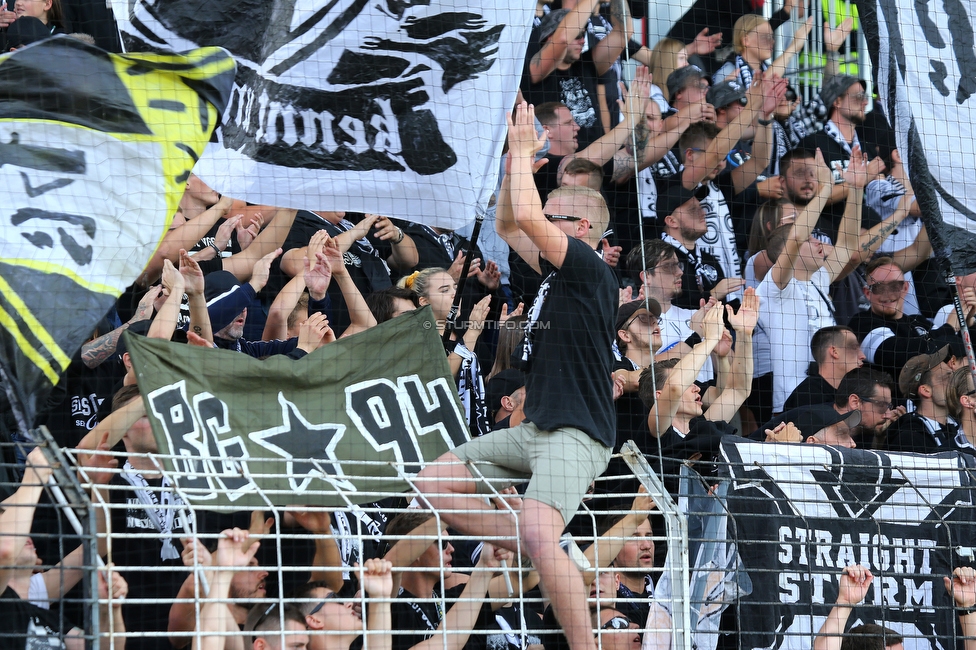 Admira Wacker - Sturm Graz
Oesterreichische Fussball Bundesliga, 6. Runde, FC Admira Wacker - SK Sturm Graz, Stadion Suedstadt Maria Enzersdorf, 29.08.2021. 

Foto zeigt Fans von Sturm
