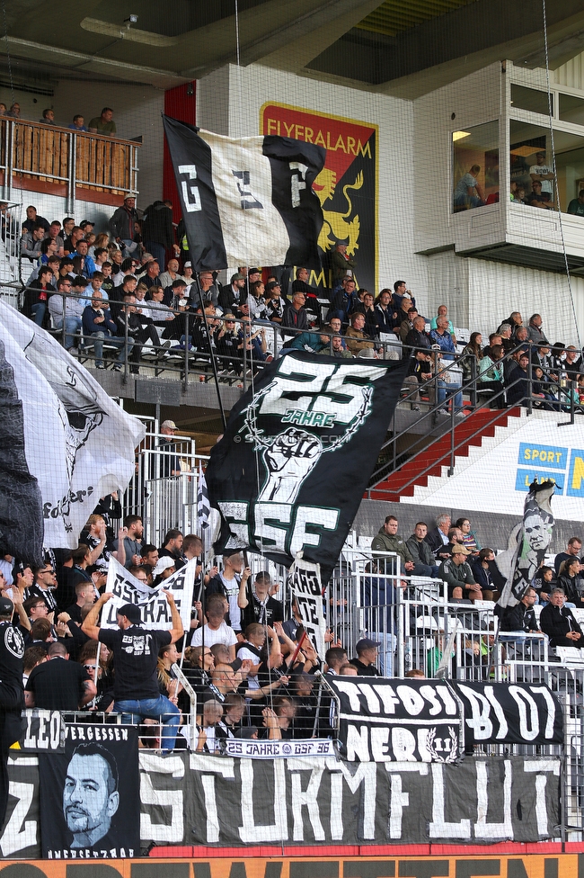 Admira Wacker - Sturm Graz
Oesterreichische Fussball Bundesliga, 6. Runde, FC Admira Wacker - SK Sturm Graz, Stadion Suedstadt Maria Enzersdorf, 29.08.2021. 

Foto zeigt Fans von Sturm
Schlüsselwörter: sturmflut