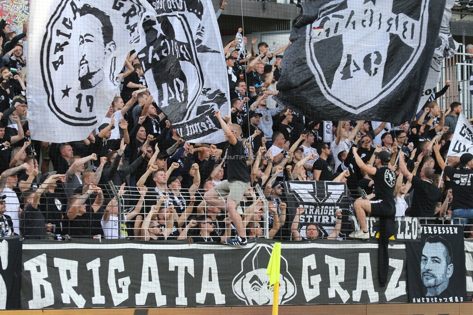 Admira Wacker - Sturm Graz
Oesterreichische Fussball Bundesliga, 6. Runde, FC Admira Wacker - SK Sturm Graz, Stadion Suedstadt Maria Enzersdorf, 29.08.2021. 

Foto zeigt Fans von Sturm
Schlüsselwörter: brigata