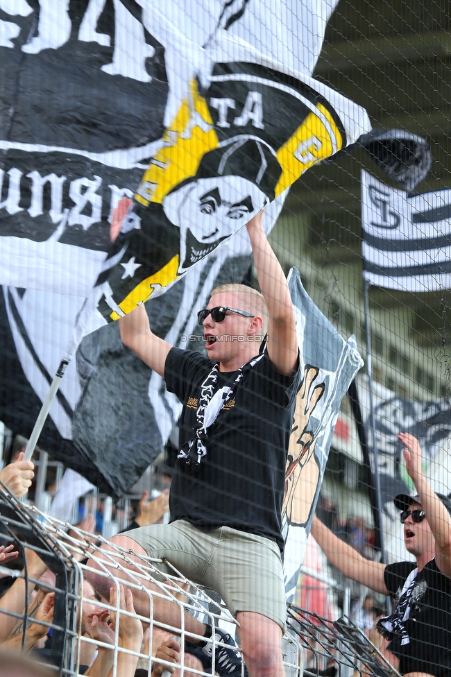 Admira Wacker - Sturm Graz
Oesterreichische Fussball Bundesliga, 6. Runde, FC Admira Wacker - SK Sturm Graz, Stadion Suedstadt Maria Enzersdorf, 29.08.2021. 

Foto zeigt Fans von Sturm
Schlüsselwörter: brigata