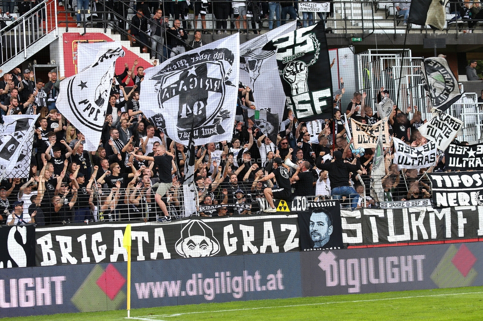 Admira Wacker - Sturm Graz
Oesterreichische Fussball Bundesliga, 6. Runde, FC Admira Wacker - SK Sturm Graz, Stadion Suedstadt Maria Enzersdorf, 29.08.2021. 

Foto zeigt Fans von Sturm
