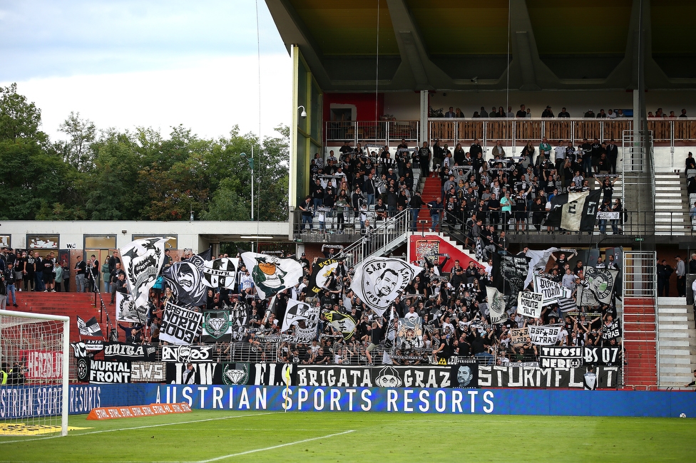 Admira Wacker - Sturm Graz
Oesterreichische Fussball Bundesliga, 6. Runde, FC Admira Wacker - SK Sturm Graz, Stadion Suedstadt Maria Enzersdorf, 29.08.2021. 

Foto zeigt Fans von Sturm
