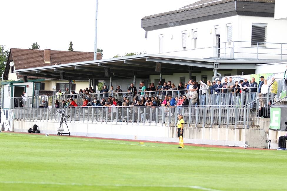 Sturm Damen - FAK Austria Wien
OEFB Frauen Bundesliga, 1. Runde, SK Sturm Graz Damen - FAK Austria Wien,  Trainingszentrum Messendorf Graz, 29.08.2021. 

Foto zeigt Fans von Sturm
