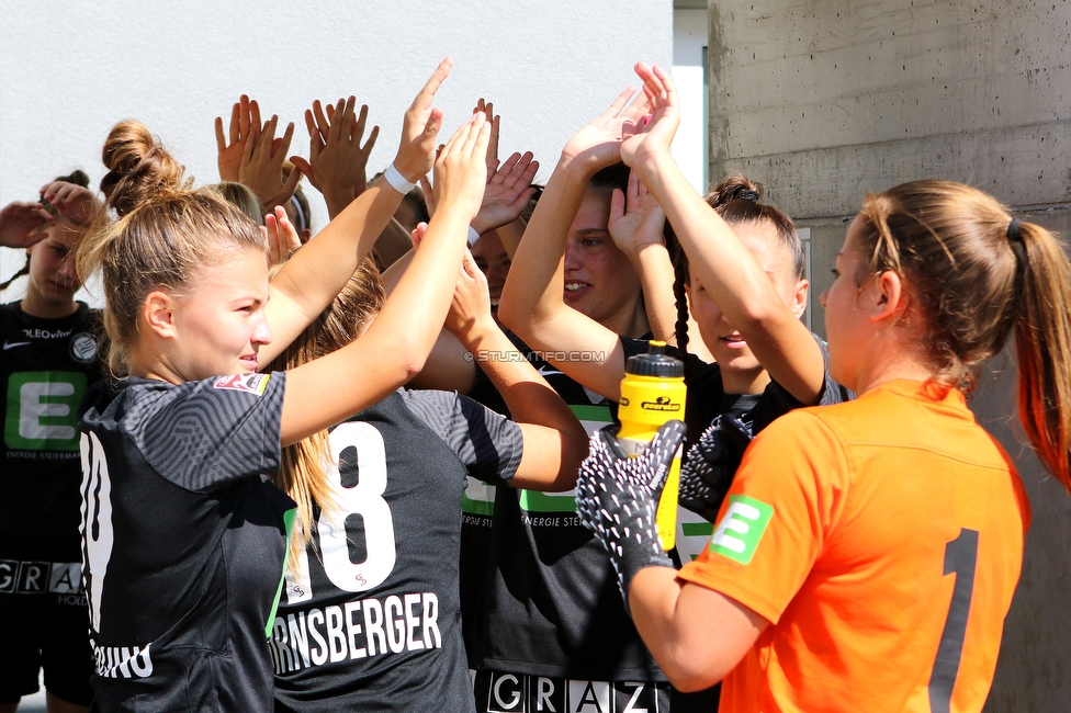 Sturm Damen - Vienna
OEFB Frauen Bundesliga, 2. Runde, SK Sturm Graz Damen - First Vienna FC 1894,  Trainingszentrum Messendorf Graz, 04.09.2021. 

Foto zeigt Annabel Schasching (Sturm Damen) und Mariella El Sherif (Sturm Damen)
