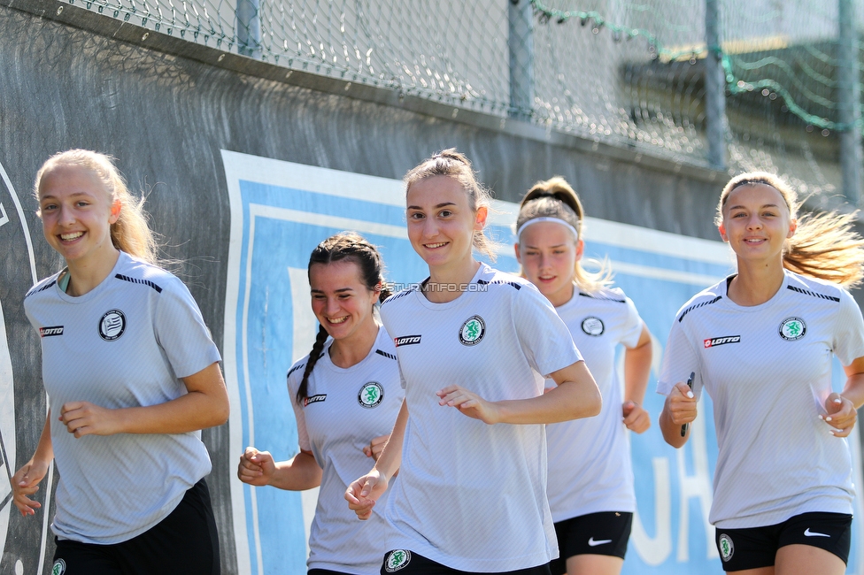 Sturm Damen - Vienna
OEFB Frauen Bundesliga, 2. Runde, SK Sturm Graz Damen - First Vienna FC 1894,  Trainingszentrum Messendorf Graz, 04.09.2021. 

Foto zeigt Spielerinnen der Akadamie Steiermark Sturm
