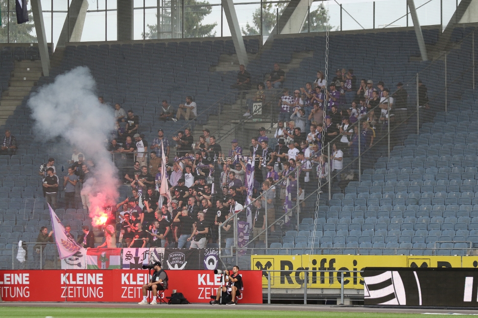 Sturm Graz - Austria Klagenfurt
Oesterreichische Fussball Bundesliga, 7. Runde, SK Sturm Graz - SK Austria Klagenfurt, Stadion Liebenau Graz, 12.09.2021. 

Foto zeigt Fans von A. Klagenfurt
