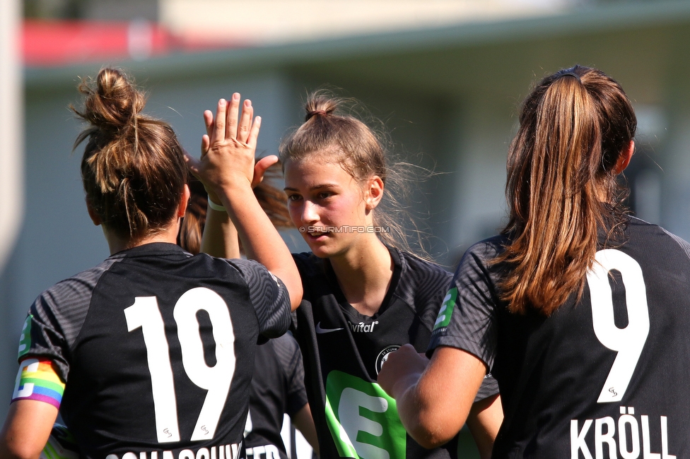 Sturm Damen - Altach Vorderland
OEFB Frauen Bundesliga, 3. Runde, SK Sturm Graz Damen - SPG Altach Vorderland,  STFV Platz Graz, 12.09.2021. 

Foto zeigt Annabel Schasching (Sturm Damen), Julia Magerl (Sturm Damen) und Valentina Kroell (Sturm Damen)
