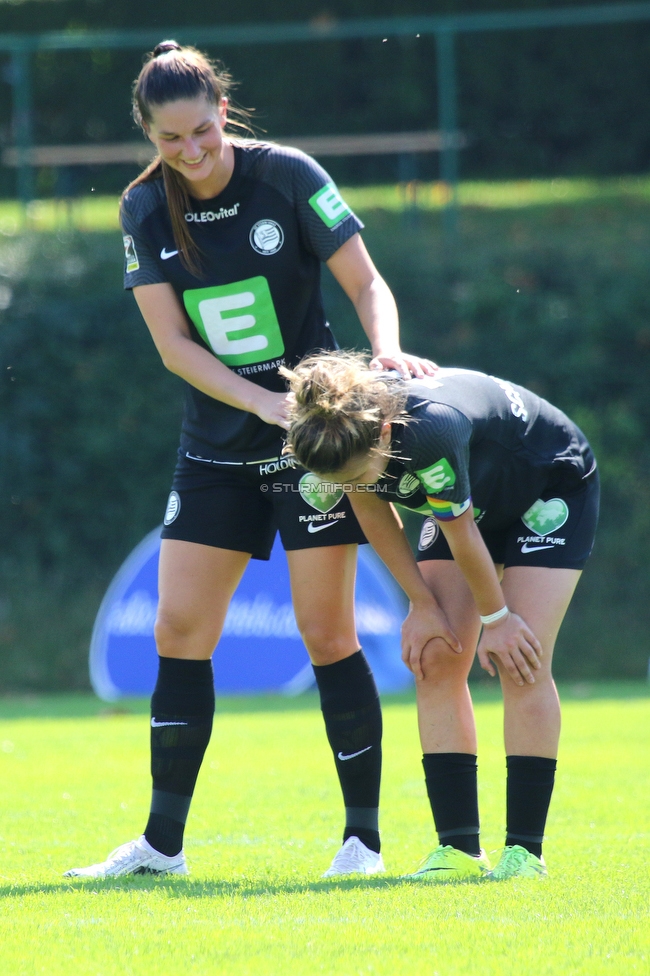 Sturm Damen - Altach Vorderland
OEFB Frauen Bundesliga, 3. Runde, SK Sturm Graz Damen - SPG Altach Vorderland,  STFV Platz Graz, 12.09.2021. 

Foto zeigt Anna Malle (Sturm Damen) und Annabel Schasching (Sturm Damen)
