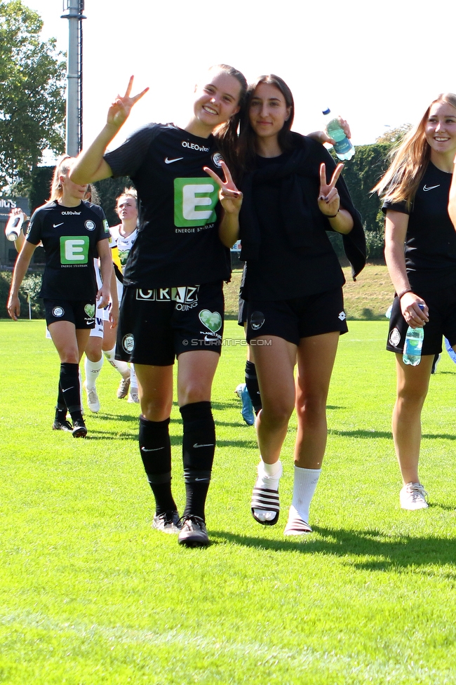 Sturm Damen - Altach Vorderland
OEFB Frauen Bundesliga, 3. Runde, SK Sturm Graz Damen - SPG Altach Vorderland,  STFV Platz Graz, 12.09.2021. 

Foto zeigt Lilli Purtscheller (Sturm Damen) und Andrea Glibo (Sturm Damen)
