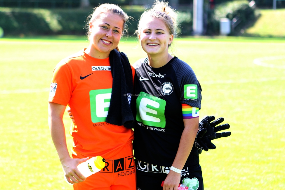 Sturm Damen - Altach Vorderland
OEFB Frauen Bundesliga, 3. Runde, SK Sturm Graz Damen - SPG Altach Vorderland,  STFV Platz Graz, 12.09.2021. 

Foto zeigt Mariella El Sherif (Sturm Damen) und Annabel Schasching (Sturm Damen)
