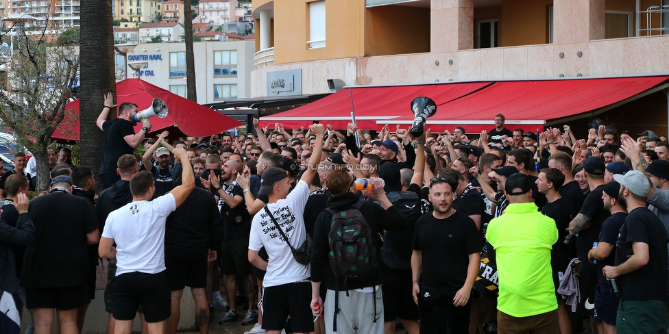 Monaco - Sturm Graz
UEFA Europa League Gruppenphase 1. Spieltag, AS Monaco - SK Sturm Graz, Stade Louis II, Monaco, 16.09.2021. 

Foto zeigt Fans von Sturm beim Corteo
