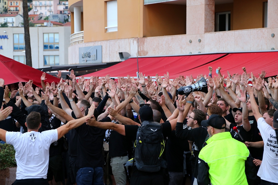 Monaco - Sturm Graz
UEFA Europa League Gruppenphase 1. Spieltag, AS Monaco - SK Sturm Graz, Stade Louis II, Monaco, 16.09.2021. 

Foto zeigt Fans von Sturm beim Corteo
