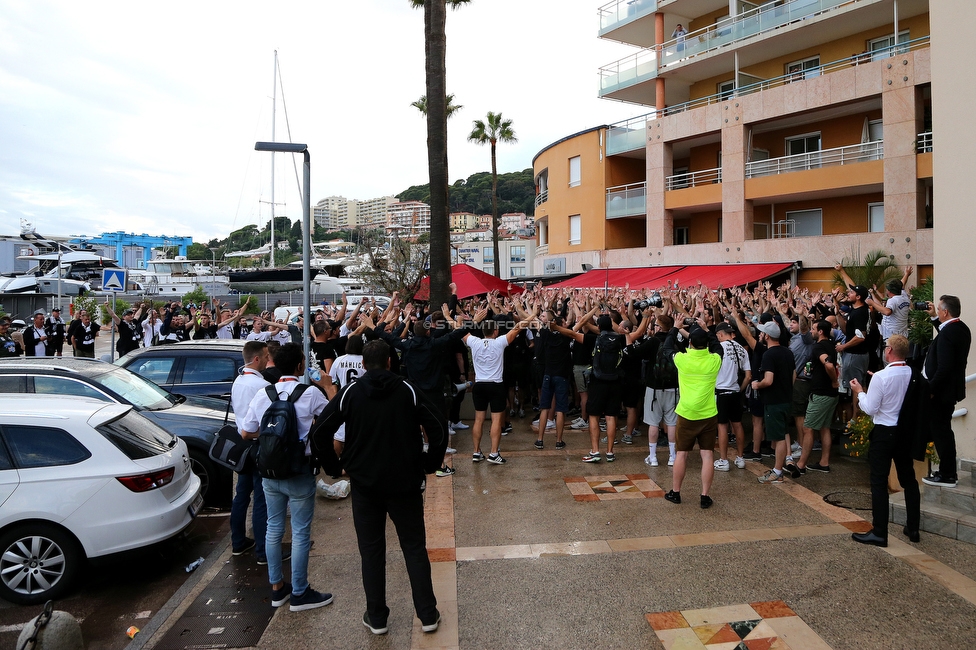 Monaco - Sturm Graz
UEFA Europa League Gruppenphase 1. Spieltag, AS Monaco - SK Sturm Graz, Stade Louis II, Monaco, 16.09.2021. 

Foto zeigt Fans von Sturm beim Corteo
