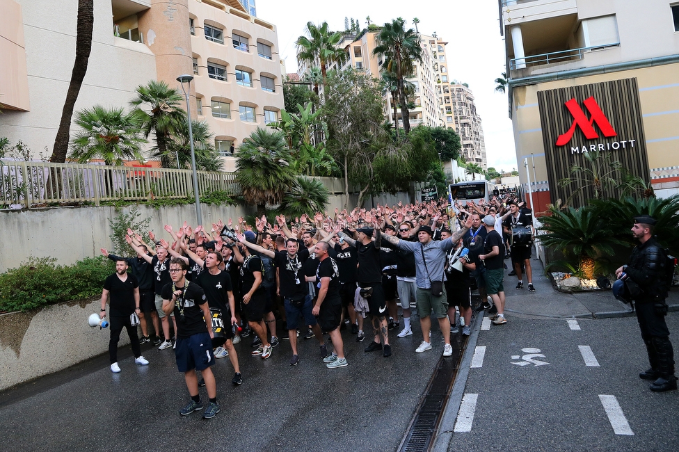 Monaco - Sturm Graz
UEFA Europa League Gruppenphase 1. Spieltag, AS Monaco - SK Sturm Graz, Stade Louis II, Monaco, 16.09.2021. 

Foto zeigt Fans von Sturm beim Corteo
