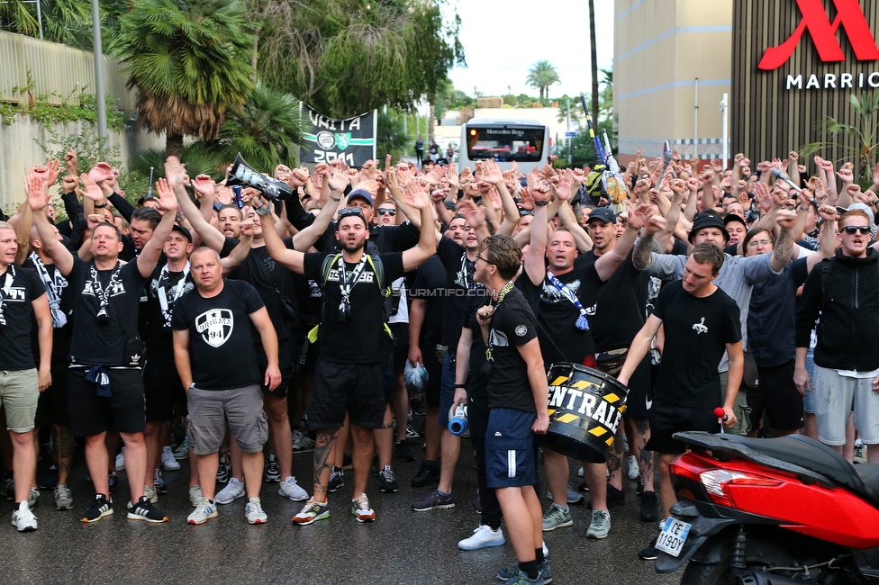 Monaco - Sturm Graz
UEFA Europa League Gruppenphase 1. Spieltag, AS Monaco - SK Sturm Graz, Stade Louis II, Monaco, 16.09.2021. 

Foto zeigt Fans von Sturm beim Corteo
