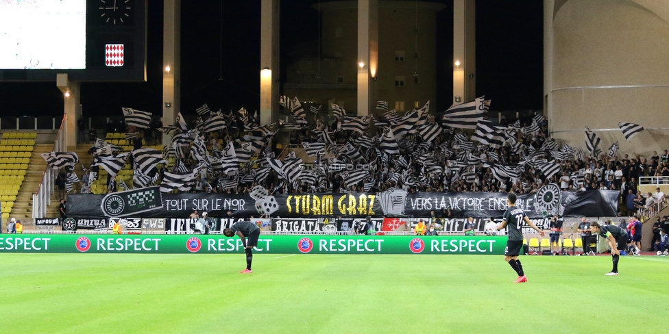 Monaco - Sturm Graz
UEFA Europa League Gruppenphase 1. Spieltag, AS Monaco - SK Sturm Graz, Stade Louis II, Monaco, 16.09.2021. 

Foto zeigt Fans von Sturm mit einer Choreografie
