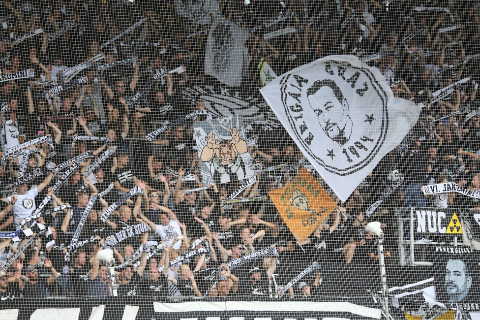 Sturm Graz - WSG Tirol
Oesterreichische Fussball Bundesliga, 8. Runde, SK Sturm Graz - WSG Tirol, Stadion Liebenau Graz, 19.09.2021. 

Foto zeigt Fans von Sturm
Schlüsselwörter: schals