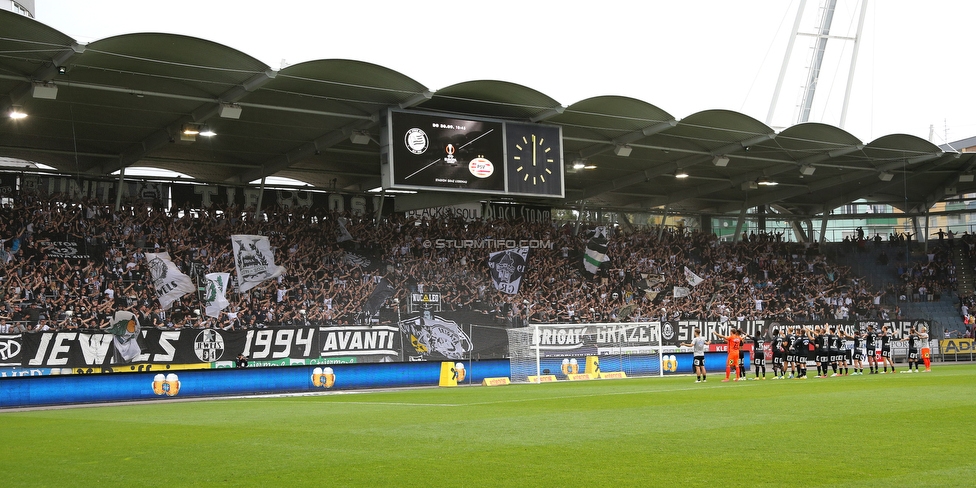 Sturm Graz - WSG Tirol
Oesterreichische Fussball Bundesliga, 8. Runde, SK Sturm Graz - WSG Tirol, Stadion Liebenau Graz, 19.09.2021. 

Foto zeigt Fans von Sturm und die Mannschaft von Sturm
